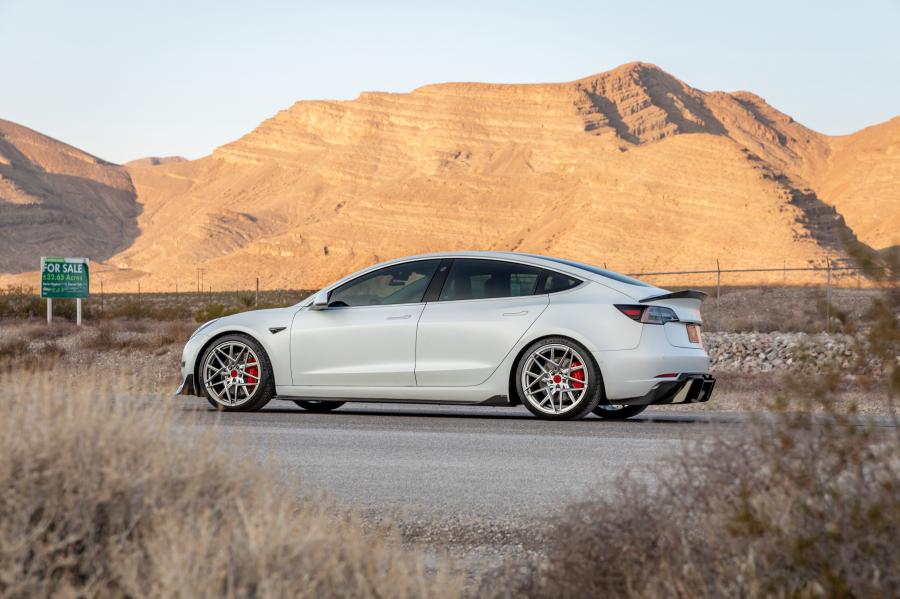  Tesla Model 3 VOLTA by Vorsteiner 2019 года  (фото 33 из 40)